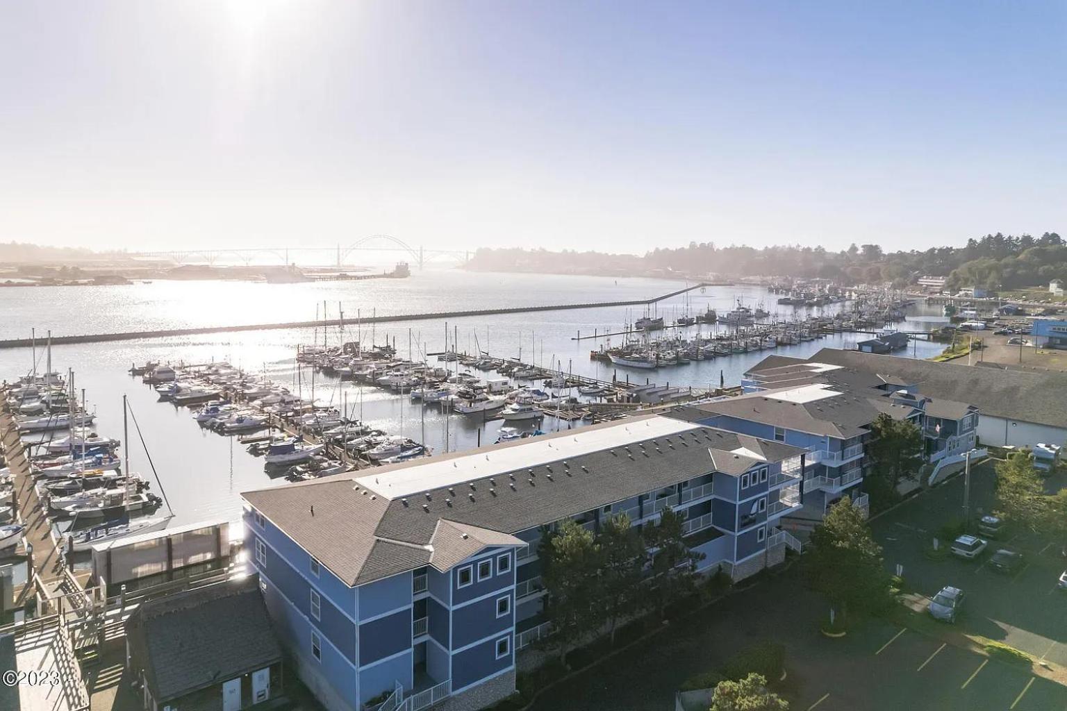 The Landing At Newport Condominium Hotel Экстерьер фото